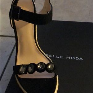 Pelle Moda Size 10 Wedges